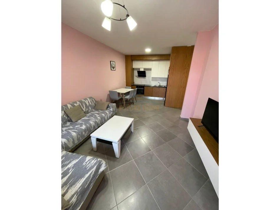 Tirane, jepet me qera apartament 1+1+Ballkon Kati 4, 74 m² 600 € (green city)