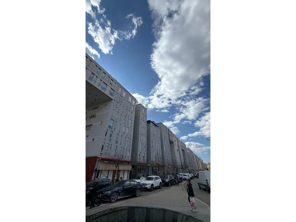 Tirane, shes apartament 2+1+Ballkon Kati 7, 118 m² 345.000 € (Komuna e parisit)