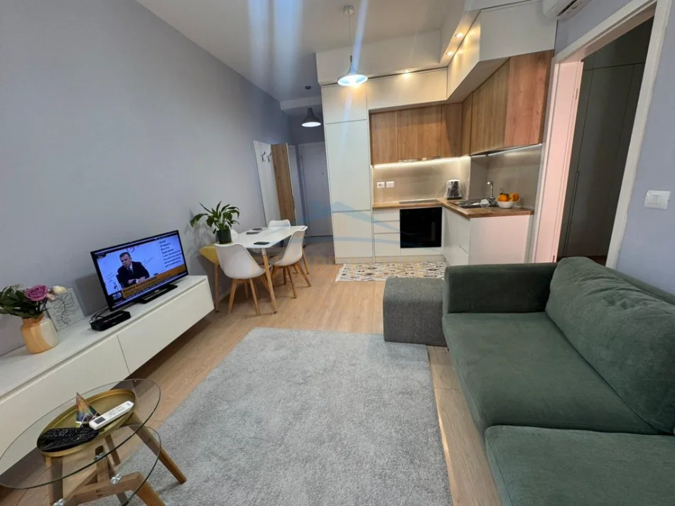 Tirane, jepet me qera apartament 1+1+Ballkon Kati 4, 58 m² 550 € (Jordan Misja)