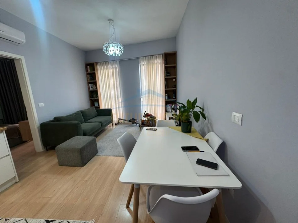 Tirane, jepet me qera apartament 1+1+Ballkon Kati 4, 58 m² 550 € (Jordan Misja)