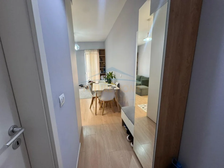 Tirane, jepet me qera apartament 1+1+Ballkon Kati 4, 58 m² 550 € (Jordan Misja)