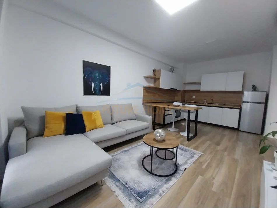 Tirane, jepet me qera apartament 1+1+Ballkon Kati 3, 65 m² 628 € (Kompleksi Aura)