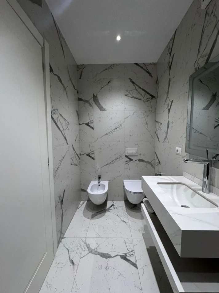 Tirane, jepet me qera apartament 2+1+Ballkon Kati 4, 104 m² 900 € 