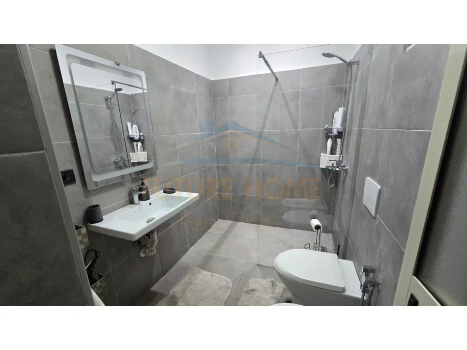 Tirane, jepet me qera shtepi 1 Katshe , 353 m² 2.000 € (Rruga QEMAL STAFA)