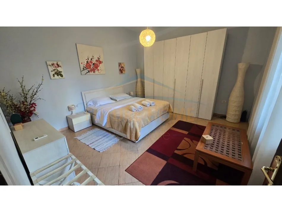 Tirane, jepet me qera shtepi 1 Katshe , 353 m² 2.000 € (Rruga QEMAL STAFA)