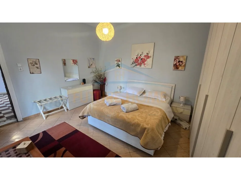 Tirane, jepet me qera shtepi 3+1 Kati 1, 353 m² 1.700 € (rruga qemal stafa pazari ri)