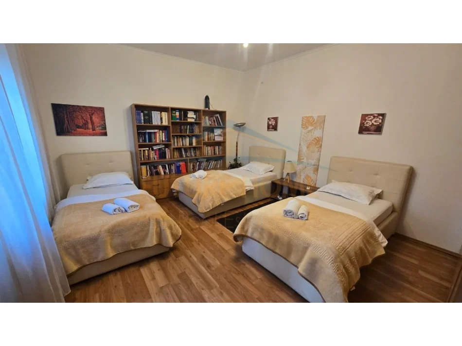 Tirane, jepet me qera shtepi 1 Katshe , 353 m² 2.000 € (Rruga QEMAL STAFA)