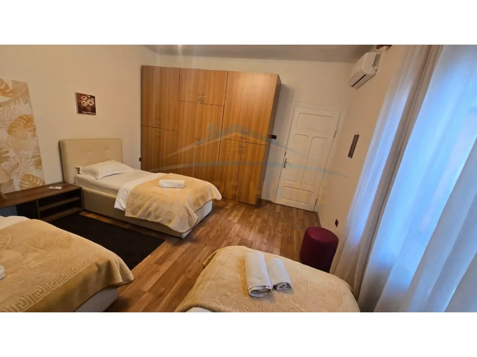 Tirane, jepet me qera shtepi 3+1 Kati 1, 353 m² 1.700 € (rruga qemal stafa pazari ri)