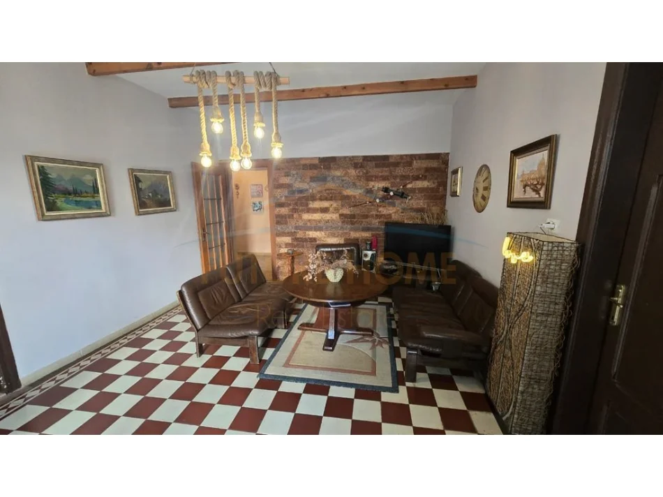 Tirane, jepet me qera shtepi 3+1 Kati 1, 353 m² 1.700 € (rruga qemal stafa pazari ri)