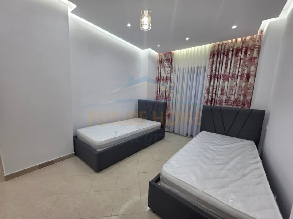 Tirane, jepet me qera apartament 2+1+Ballkon Kati 2, 105 m² 650 € (unaza e re)