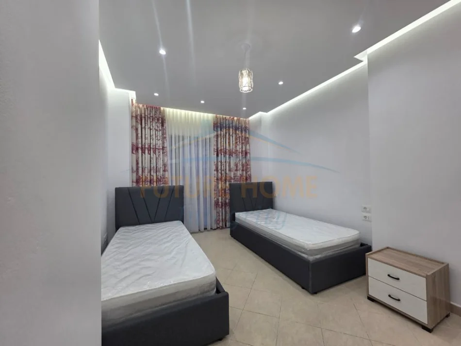 Tirane, jepet me qera apartament 2+1+Ballkon Kati 2, 105 m² 650 € (unaza e re)