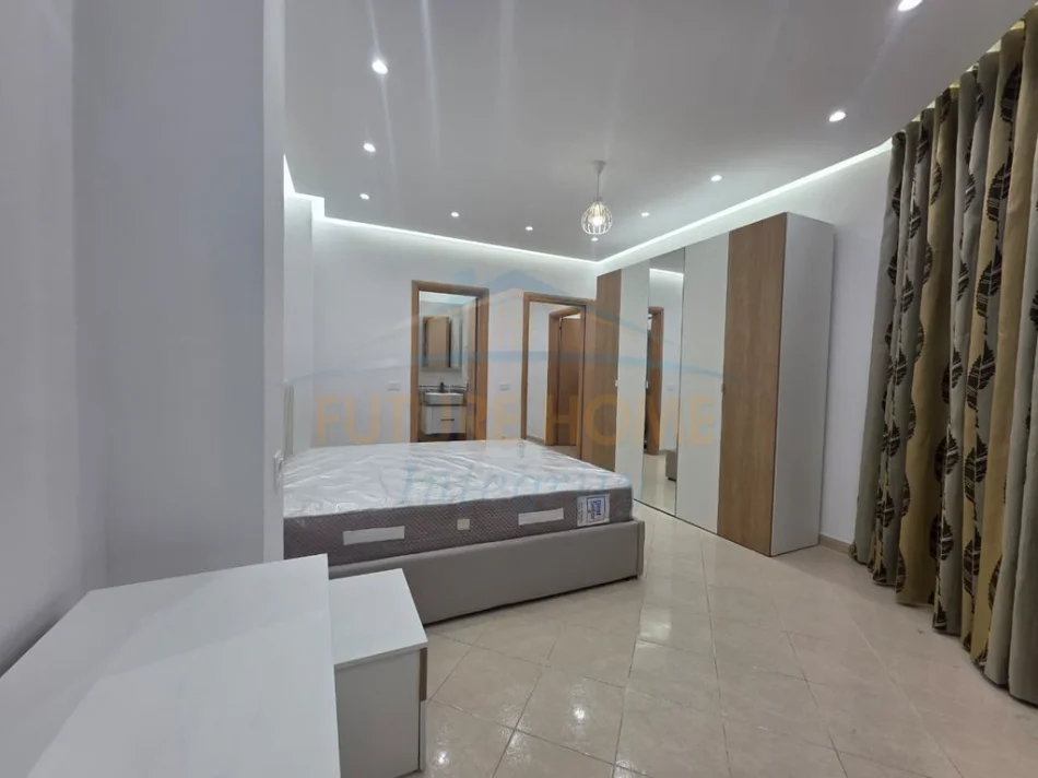 Tirane, jepet me qera apartament 2+1+Ballkon Kati 2, 105 m² 650 € (unaza e re)
