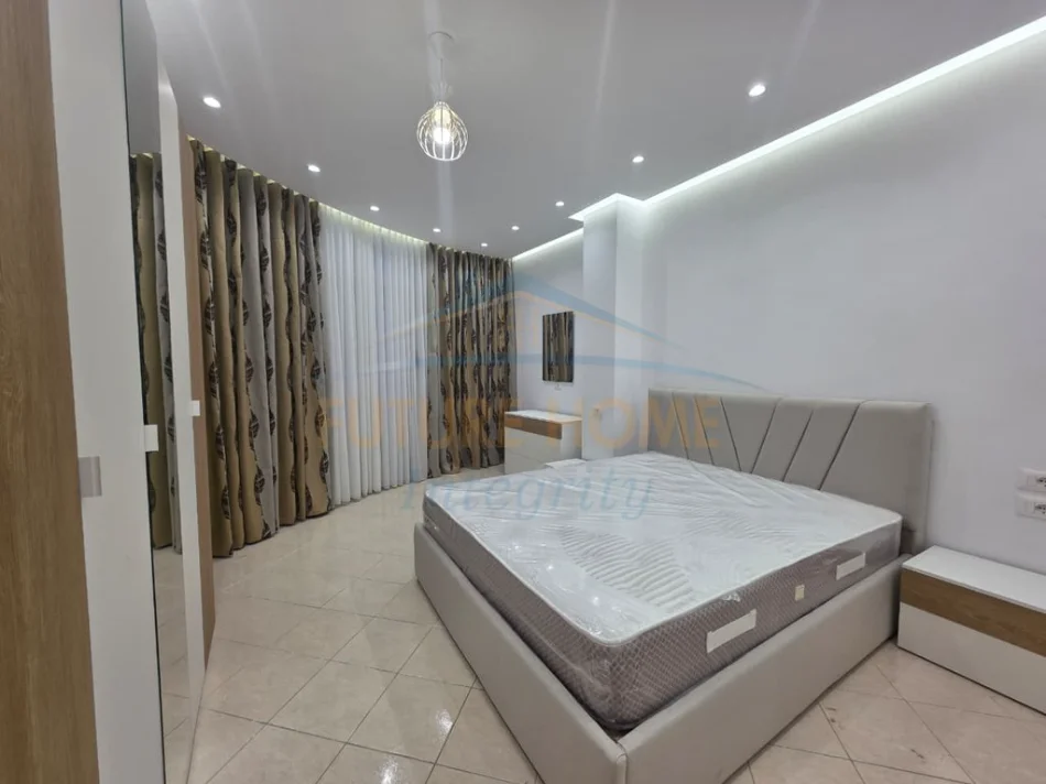 Tirane, jepet me qera apartament 2+1+Ballkon Kati 2, 105 m² 650 € (unaza e re)