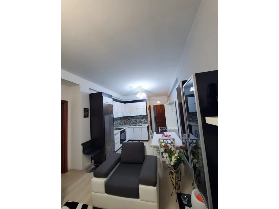 Tirane, jepet me qera apartament 1+1+Ballkon Kati 2, 65 m² 350 € (Fresku)