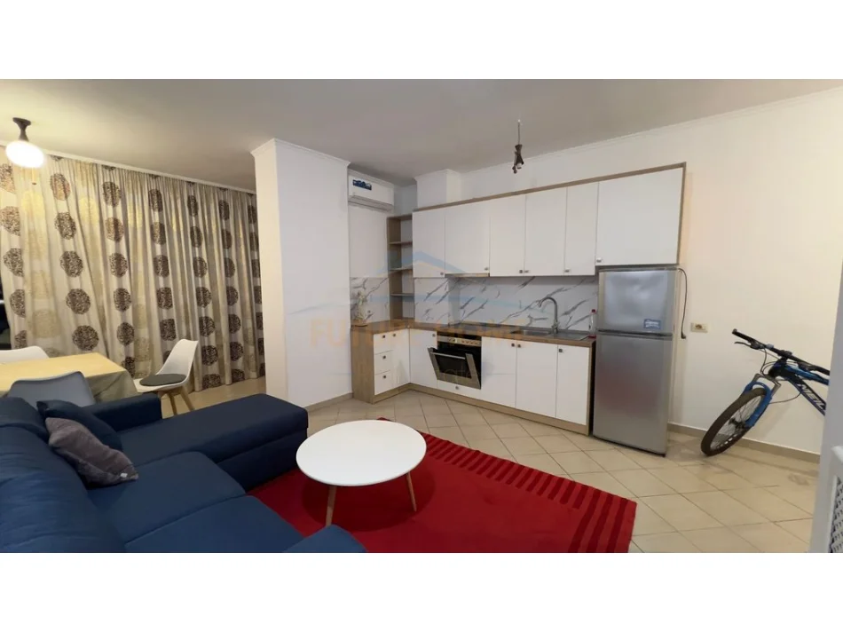 Tirane, jepet me qera apartament 1+1+Ballkon Kati 7, 65 m² 400 € (2 palmat)