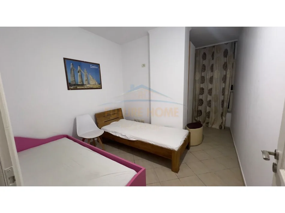 Tirane, jepet me qera apartament 1+1+Ballkon Kati 7, 65 m² 400 € (2 palmat)