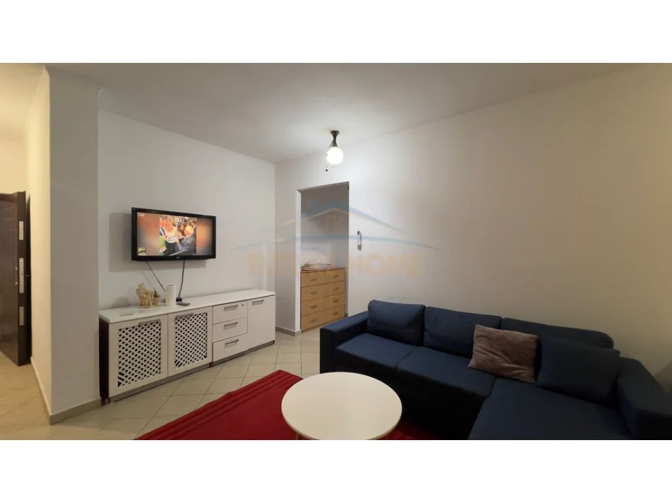 Tirane, jepet me qera apartament 1+1+Ballkon Kati 7, 65 m² 400 € (2 palmat)