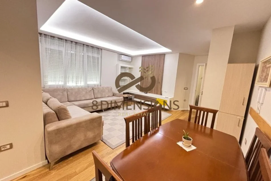Tirane, jepet me qera apartament 3+1 Kati 4, 100 m² 850 € (Shkolla e kuqe)