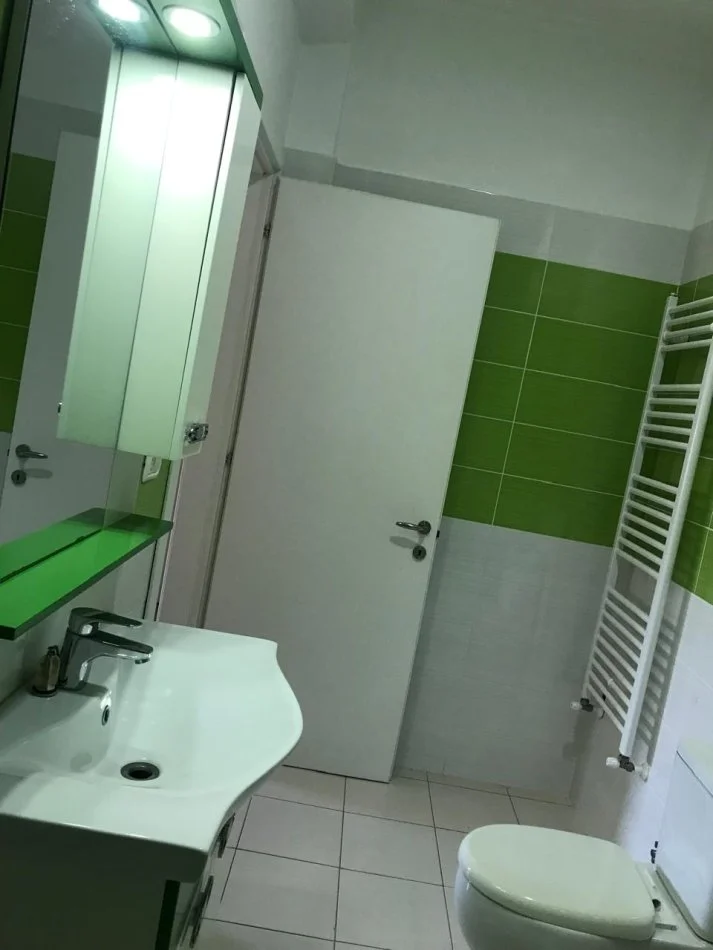 Tirane, jepet me qera 2+1+Ballkon , 136 m² 700 € (tek Liqeni Thate)