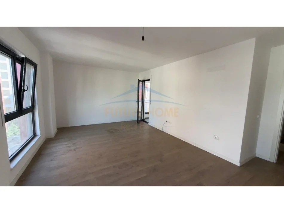 Tirane, shes apartament 2+1+Ballkon Kati 4, 106 m² 278.250 € (Komuna e Parisit)
