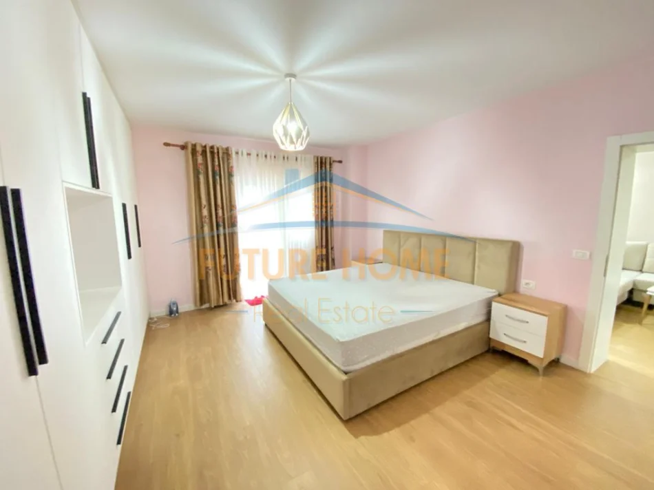 Tirane, jepet me qera apartament 1+1+Ballkon Kati 1, 61 m² 820 € (Komuna e Parisit)