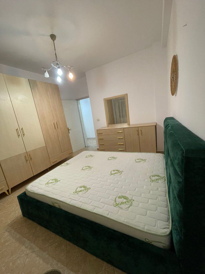 Tirane, jepet me qera apartament 2+1+Ballkon Kati 4, 102 m² 750 € (Komuna e Parisit)