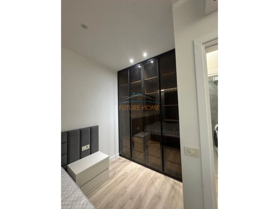 Tirane, jepet me qera apartament 1+1+Ballkon Kati 1, 65 m² 1.000 € (Golden Tower)