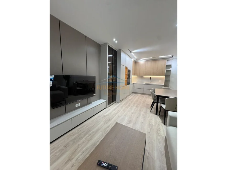 Tirane, jepet me qera apartament 2+1+Ballkon Kati 1, 90 m² 1.500 € (Golden Tower)