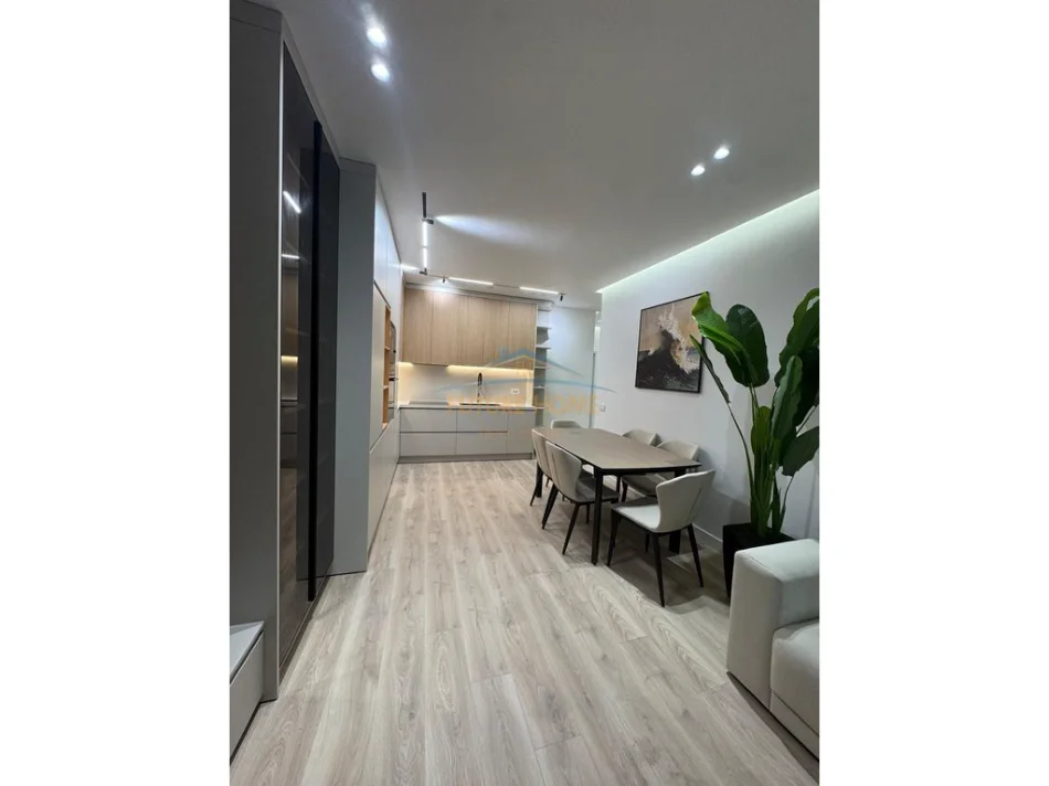 Tirane, jepet me qera apartament 2+1+Ballkon Kati 1, 112 m² 1.500 € (Golden Tower Residence)