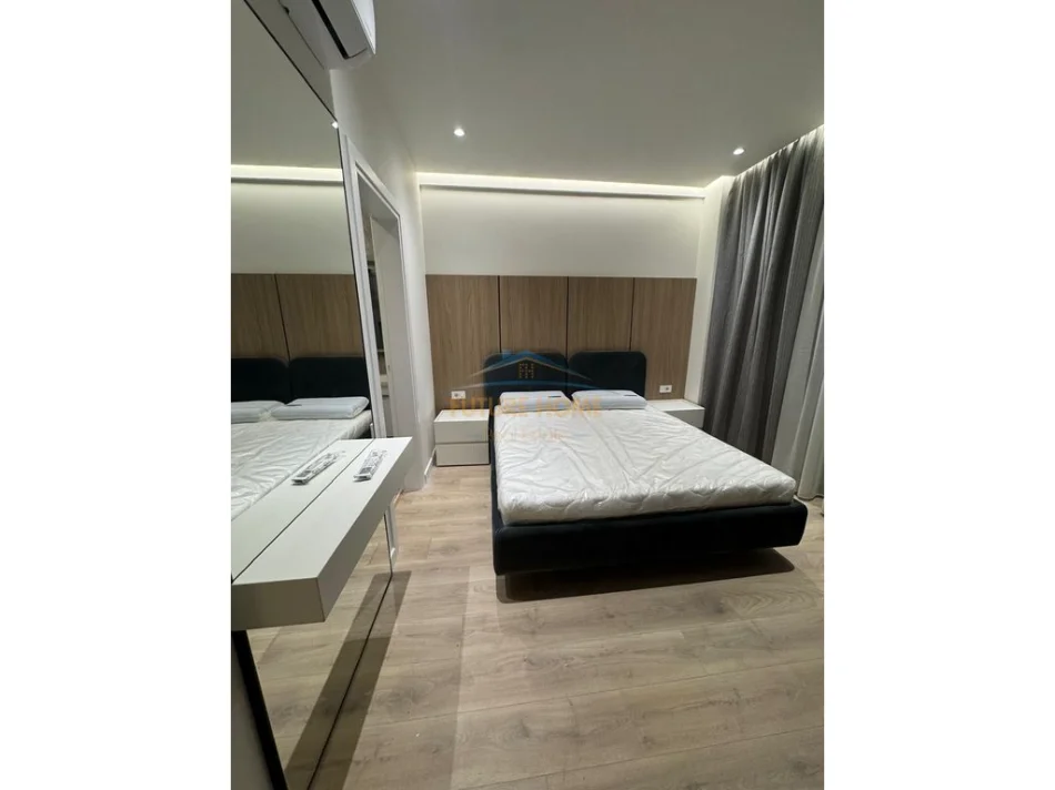 Tirane, jepet me qera apartament 2+1+Ballkon Kati 1, 90 m² 1.500 € (Golden Tower)