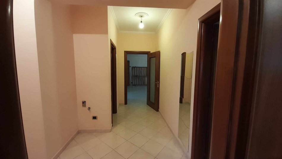 Durres, shes apartament 3+1+Ballkon Kati 5, 144 m² 175.000 € (Porti, Durres)