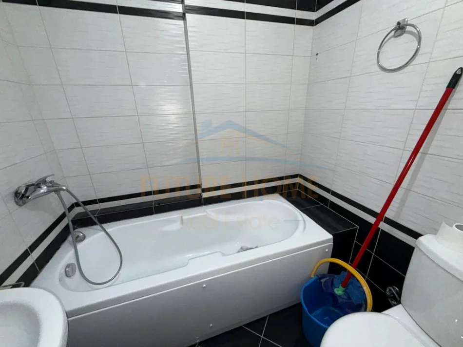 Tirane, jepet me qera apartament 1+1 Kati 5, 63 m² 400 € (Unaza e re)