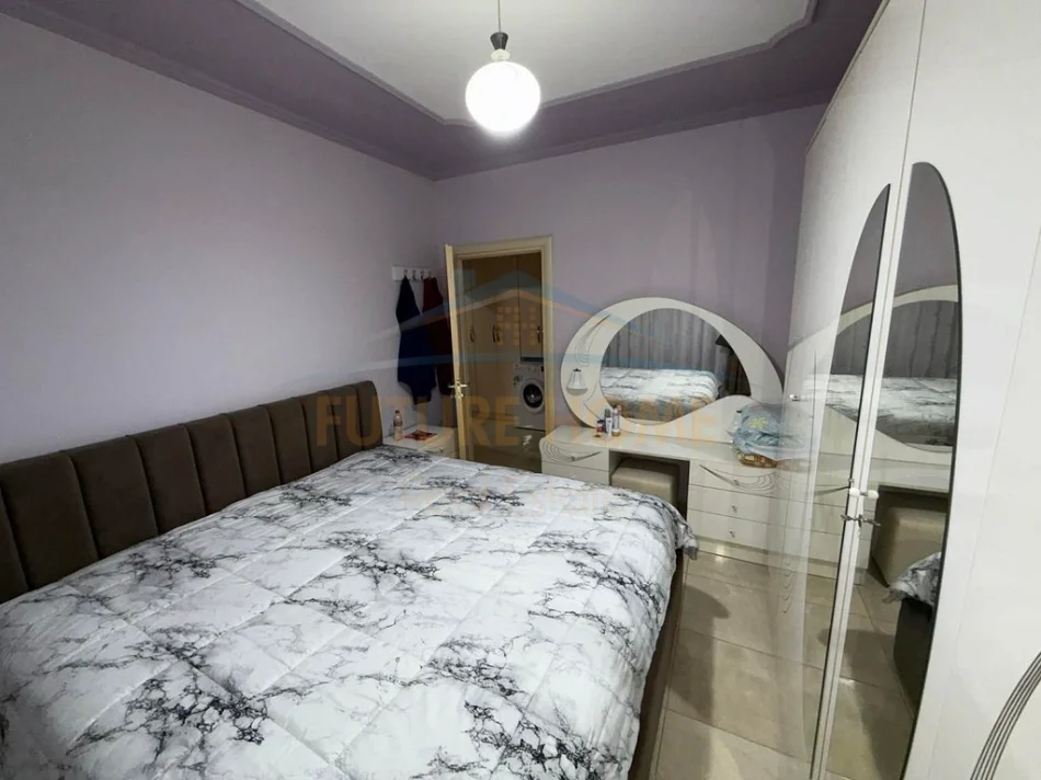 Tirane, jepet me qera apartament 1+1 Kati 5, 63 m² 400 € (Unaza e re)