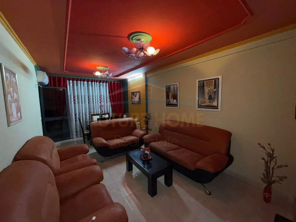 Tirane, jepet me qera apartament 1+1 Kati 5, 63 m² 400 € (Unaza e re)