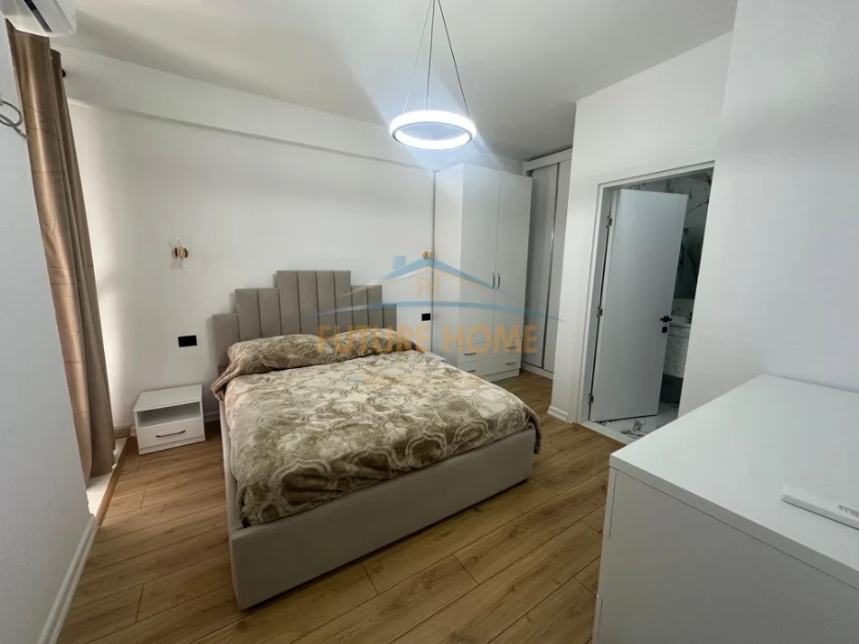 Tirane, jepet me qera apartament 2+1+Ballkon Kati 6, 95 m² 750 € (Kompleksi Star, 21 Dhjetori)
