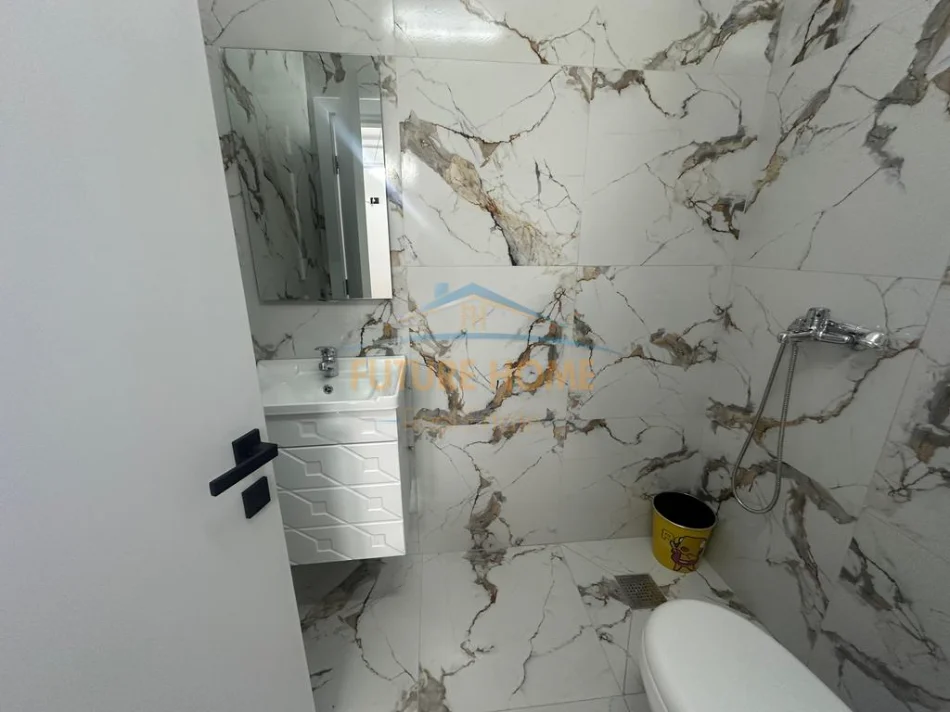 Tirane, jepet me qera apartament 2+1+Ballkon Kati 6, 95 m² 750 € (Kompleksi Star, 21 Dhjetori)