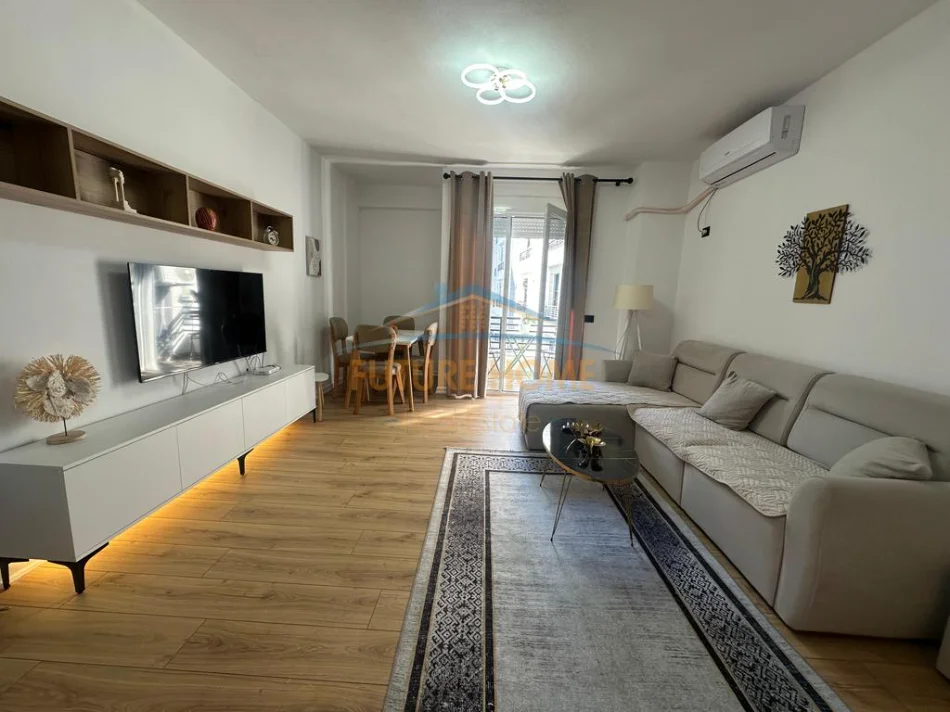 Tirane, jepet me qera apartament 2+1+Ballkon Kati 6, 95 m² 750 € (Kompleksi Star, 21 Dhjetori)
