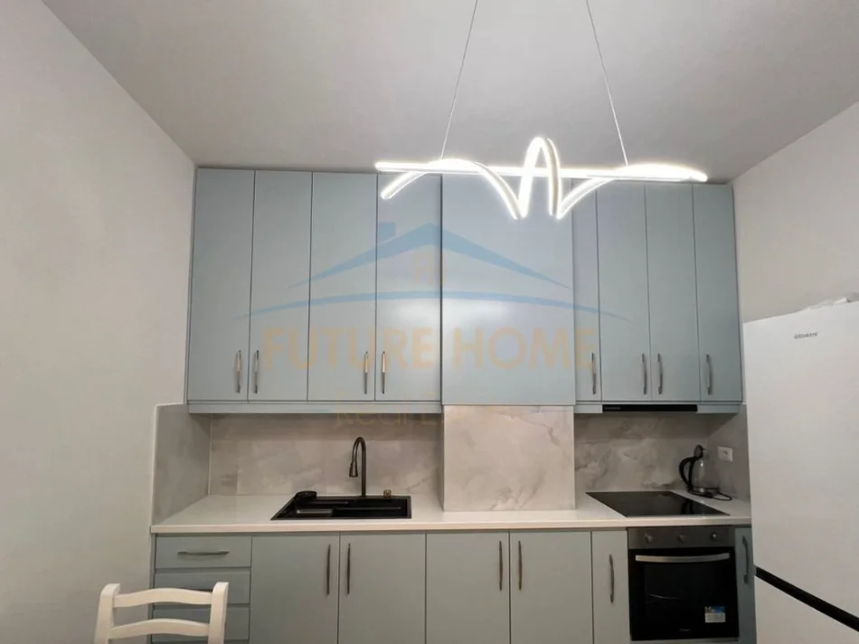 Tirane, jepet me qera apartament 1+1+Ballkon Kati 4, 70 m² 650 € (Fusha e Aviacionit)