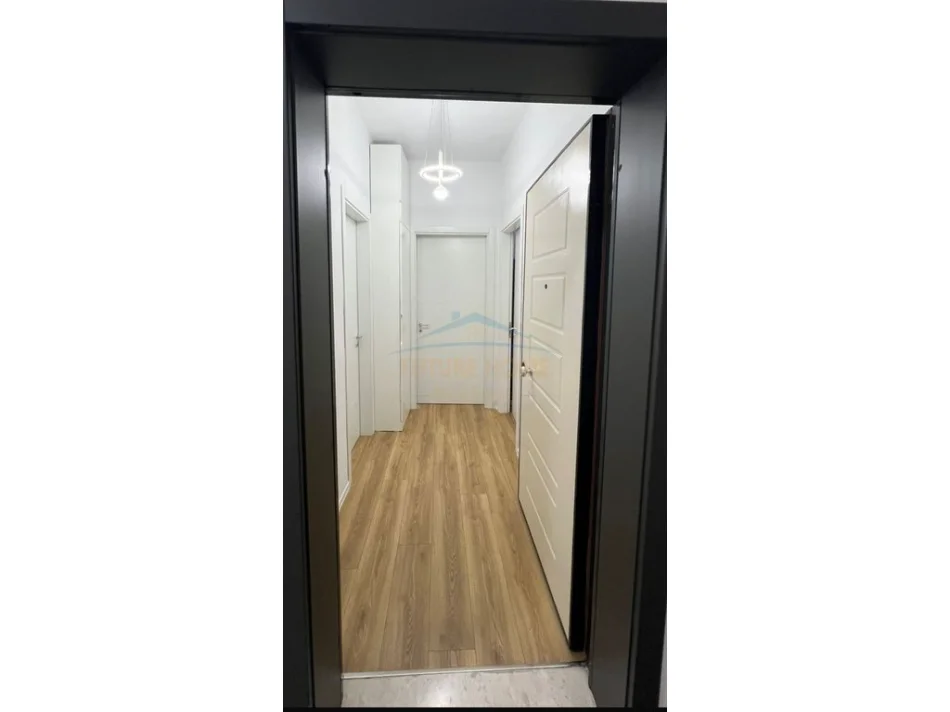 Tirane, jepet me qera apartament 1+1+Ballkon Kati 4, 70 m² 650 € (Fusha e Aviacionit)