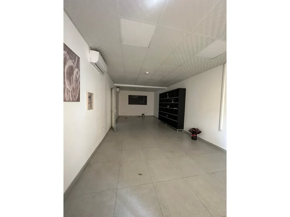 Tirane, jepet me qera ambjent biznesi Kati 0, 1.340 m² 1.340 € (Rruga e Kavajes)