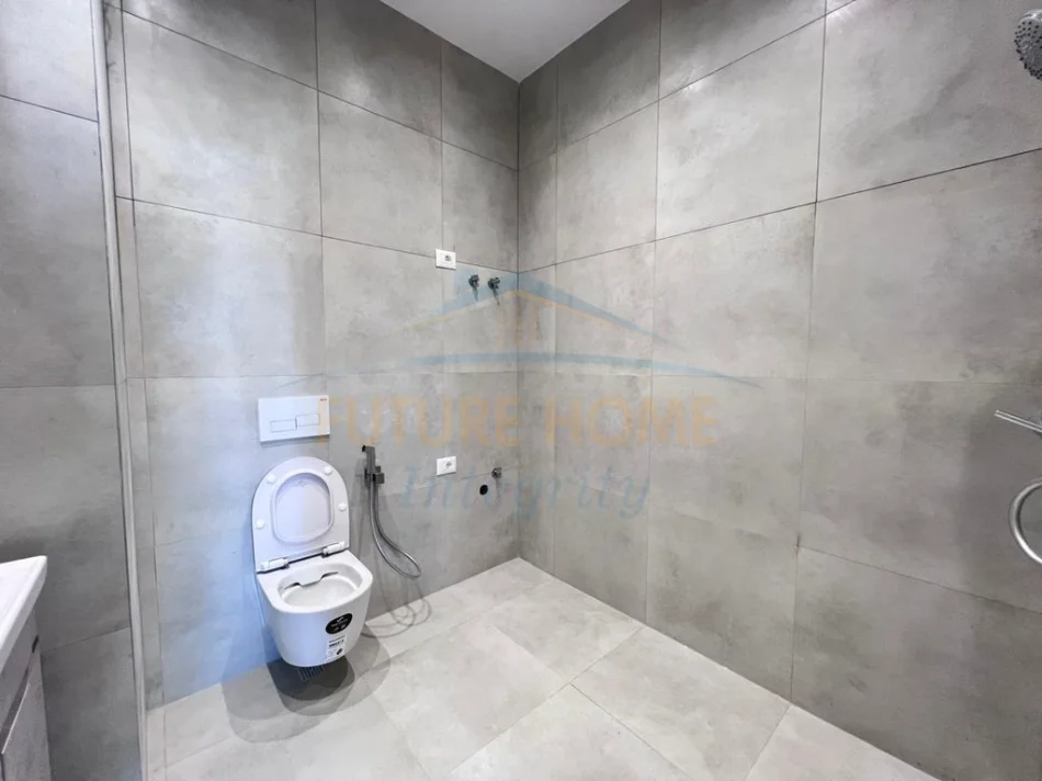 Tirane, shitet apartament 1+1+2 Ballkone Kati 4, 76 m² 138.000 € (Rezidence Porta Tirana e Re)