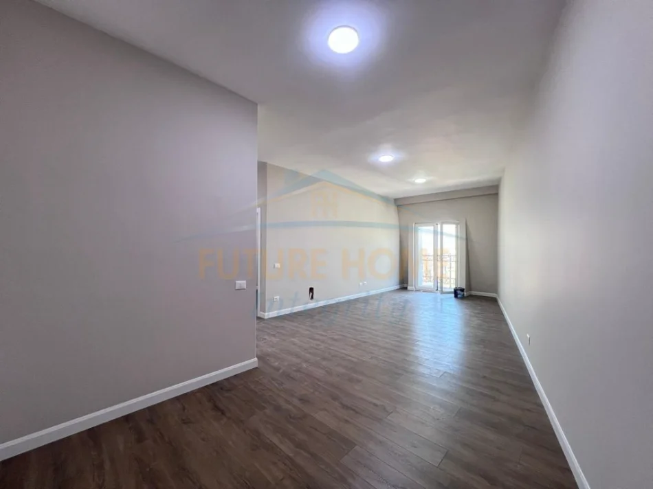 Tirane, shitet apartament 1+1 Kati 4, 76 m² 130.000 € (Porta e Re)