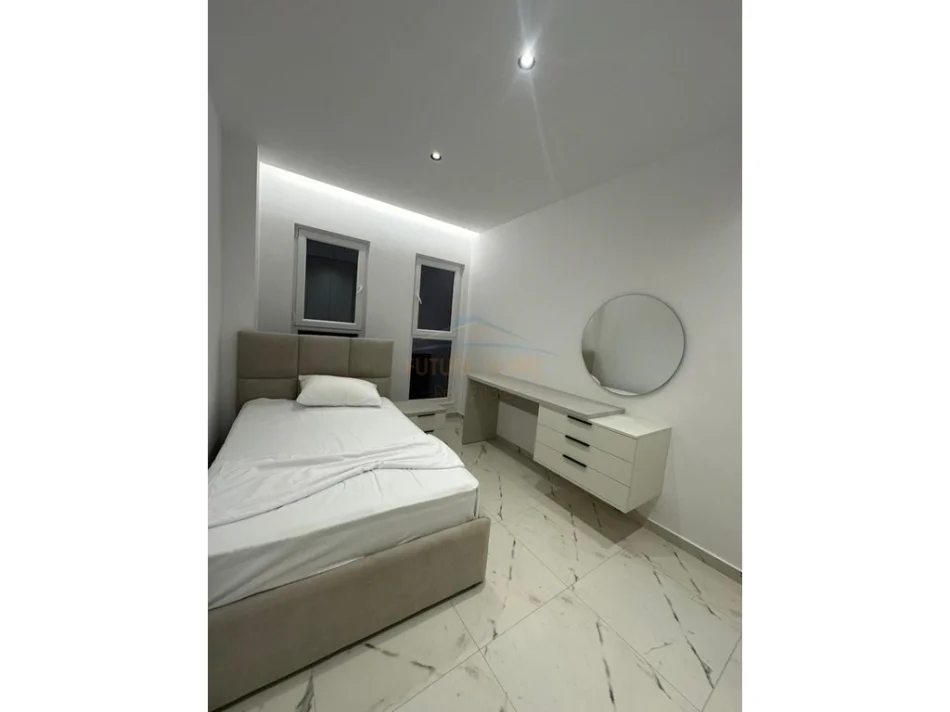 Tirane, jepet me qera apartament 2+1+Ballkon Kati 6, 109 m² 800 € (Kompleksi Aura)