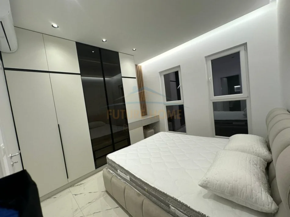 Tirane, jepet me qera apartament 2+1+Ballkon Kati 6, 109 m² 800 € (Kompleksi Aura)