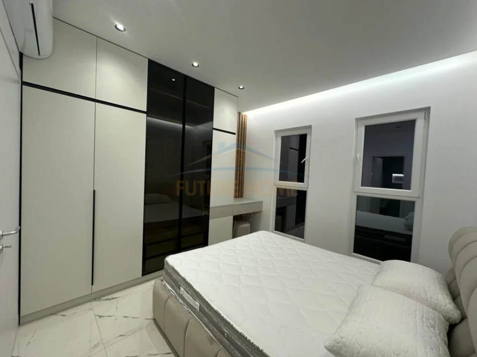 Tirane, jepet me qera apartament 2+1+Ballkon Kati 6, 109 m² 800 € (Kompleksi Aura)