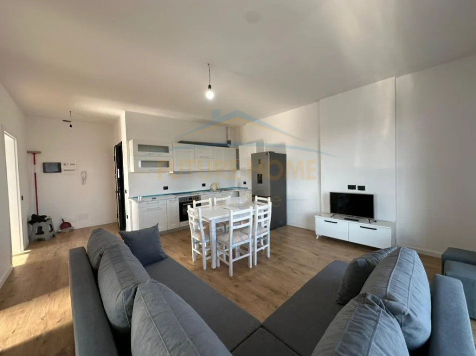 Tirane, jepet me qera apartament 2+1+Ballkon Kati 3, 90 m² 525 € (paskuqan)