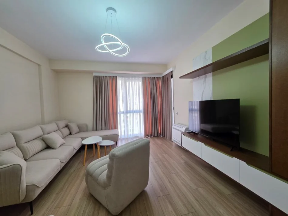 Tirane, jepet me qera apartament 1+1+Ballkon Kati 3, 72 m² 500 € (Urban Gate, Unaza e re)