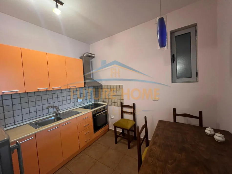 Tirane, jepet me qera apartament 2+1 Kati 5, 95 m² 800 € (Stadiumi Dinamo)