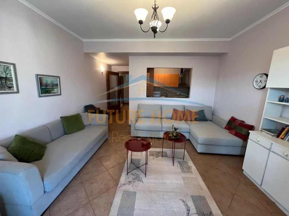 Tirane, jepet me qera apartament 2+1 Kati 5, 95 m² 800 € (Stadiumi Dinamo)