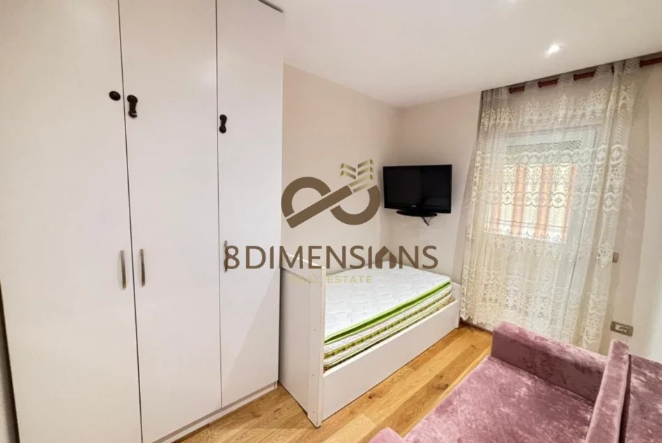 Tirane, jepet me qera apartament 3+1 Kati 4, 100 m² 850 € (Shkolla e kuqe)